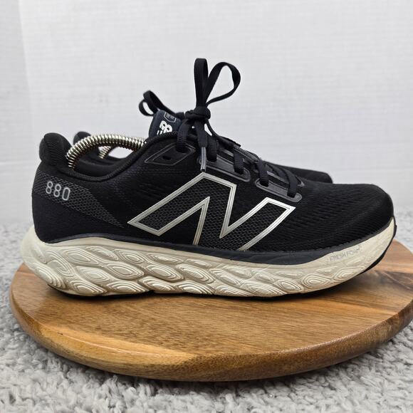 New Balance Women 9B Fresh Foam X 880v14 Black White Daily Gym Road Running Shoe - Picture 3 of 13